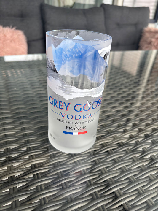 Grey Beker